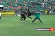 Футболист наказал выбежавшего на поле фаната ударом с ноги в голову
