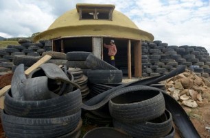 В Колумбии построили жилые дома из 9 тысяч использованных шин