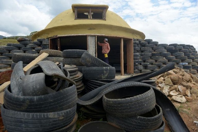 В Колумбии построили жилые дома из 9 тысяч использованных шин