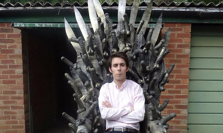 Британец выставил на продажу гигантский Железный трон из пенисов