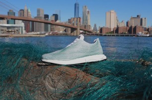 Кроссовки Adidas из океанского мусора и пластиковых отходов