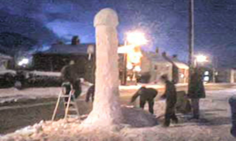 На Алтае гигантский снежный пенис убил влюбленных