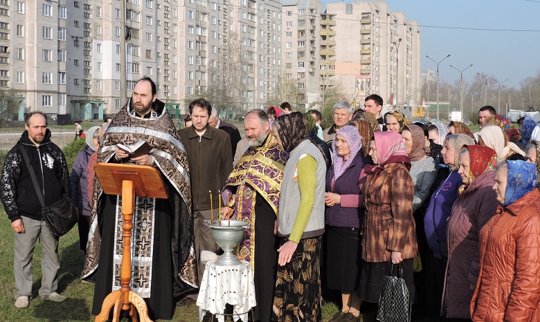 Община УПЦ в Сумах заложила сквер в честь героя АТО, погибшего в Славянске