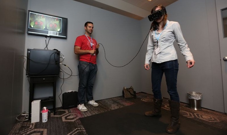 Человек впервые прожил свой день в виртуальной реальности