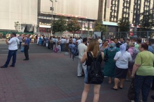 В Киеве для участников Крестного хода вместо 20 металлоискателей установили 5 (ФОТО)