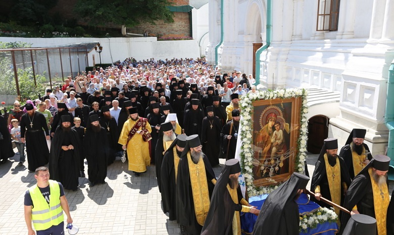 Киевский патриархат в разы преувеличил количество участников своего Крестного хода (ВИДЕО)