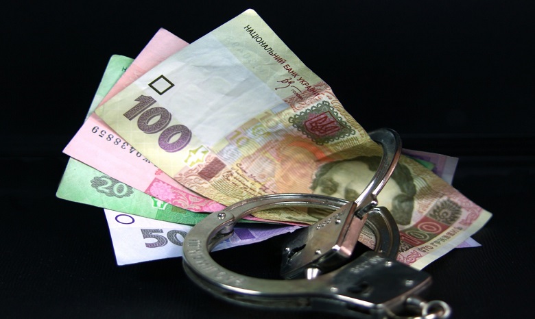 Киевского тюремщика поймали на взятке в 400 тысяч гривен