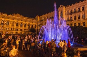 В Киеве открыли светомузыкальный фонтан возле Национальной оперы