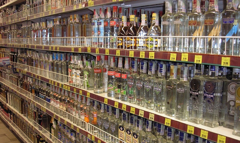 Рада отменила лицензию на оптовую продажу алкоголя мелкими производителями