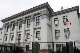 В России возбудили два уголовных дела из-за нападения на посольство РФ в Киеве