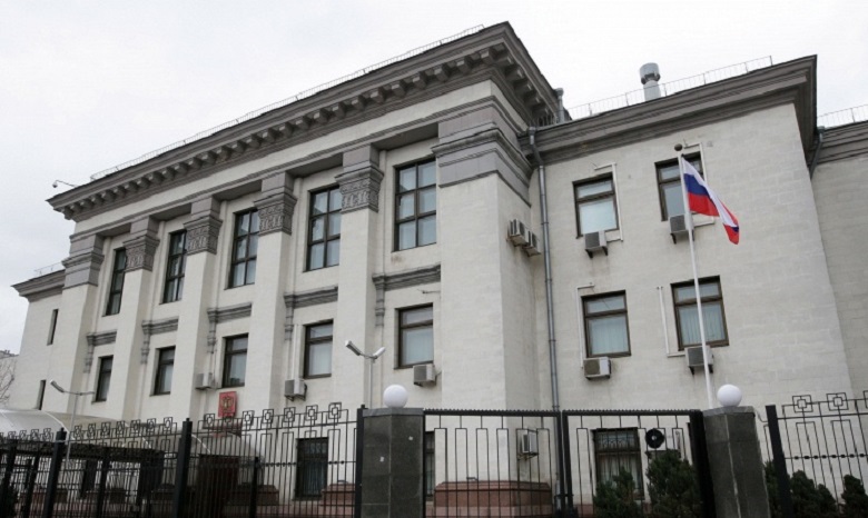 В России возбудили два уголовных дела из-за нападения на посольство РФ в Киеве