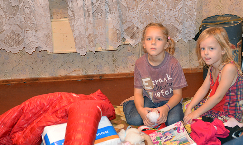 Волонтеры Медиа-инициативы передали помощь семье из Луганска