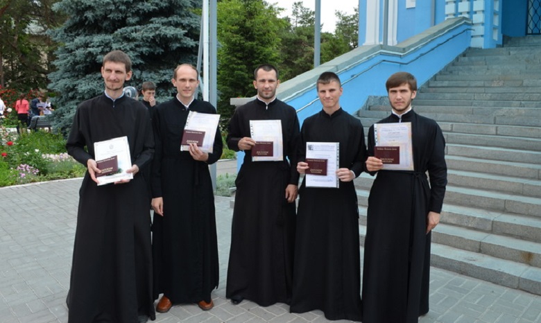 Выпускники высших духовных заведений Украины первые на постсоветском пространстве получат документы, официально признанные государством