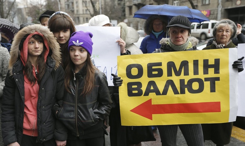 Нацбанк предупредил об угрозе стабильности гривни из-за политической дестабилизации в Украине