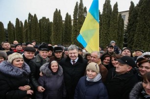 Порошенко рассказал, когда в Украине возможно увеличение пенсий