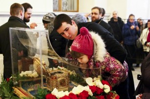 В Одессе более 100 тыс. верующих поклонились мощам Пантелеимона Целителя, которые прибыли из Афона