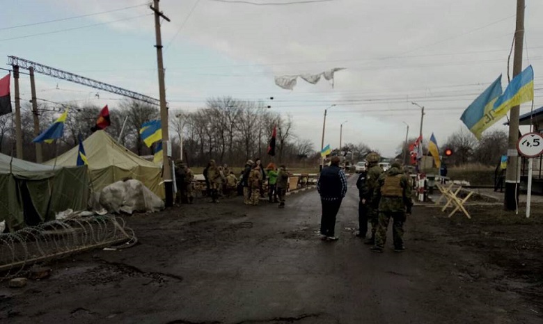 Организаторы блокады на Донбассе заявили о переходе ко «второму этапу» - будут перекрывать автодороги