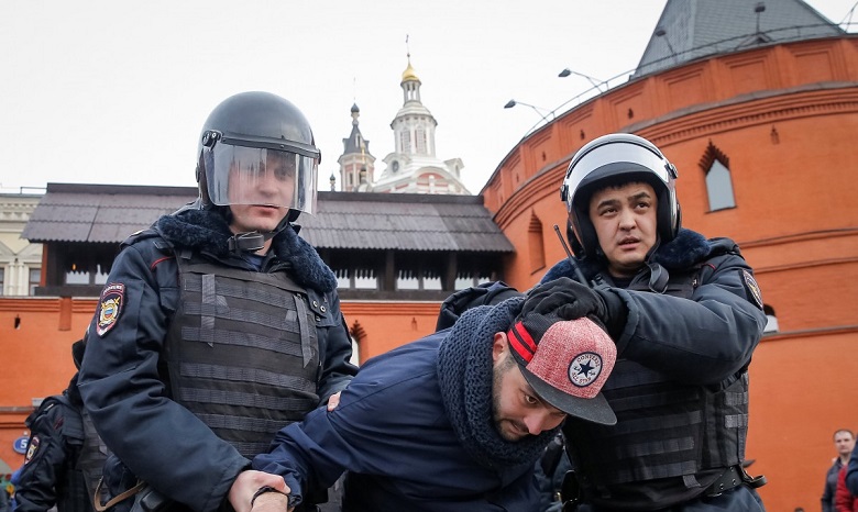 В Москве число задержанных участников протеста превысило тысячу человек – правозащитники