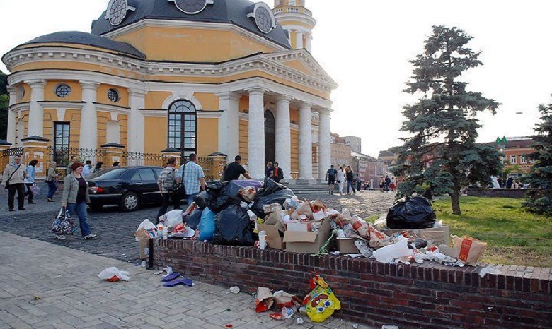 Киевляне жалуются Кличку на беспредел и антисанитарию на ярмарке на набережной Почтовой площади.