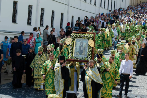 В Киеве зарубежные епископы и тысячи верующих молились Антонию Печерскому и просили мира для Украины