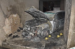 В Киеве сожгли автомобиль адвоката Кучмы