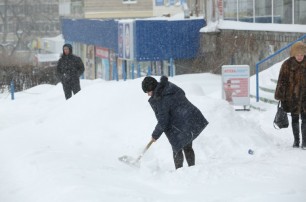 Кличко распорядился остановить обучение в школах из-за снега