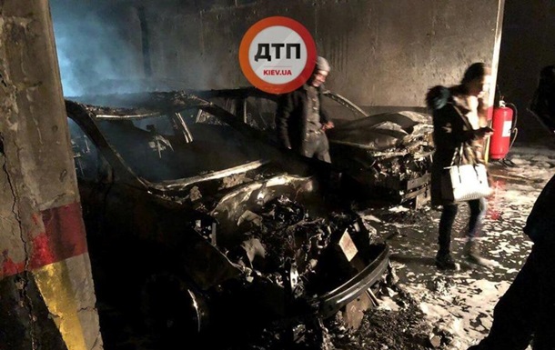 В Киеве ночью снова горели автомобили