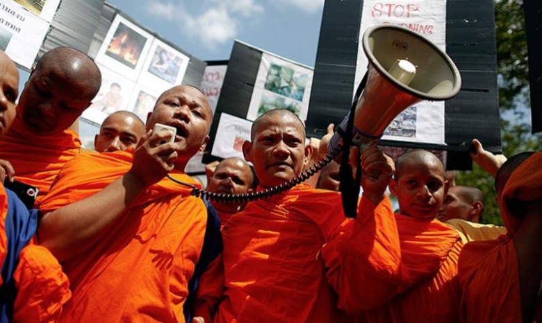 В Шри-Ланке введен режим ЧП из-за стычек буддистов и мусульман