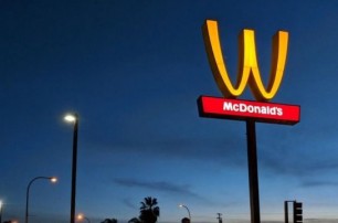 McDonald's впервые изменил логотип ради женщин