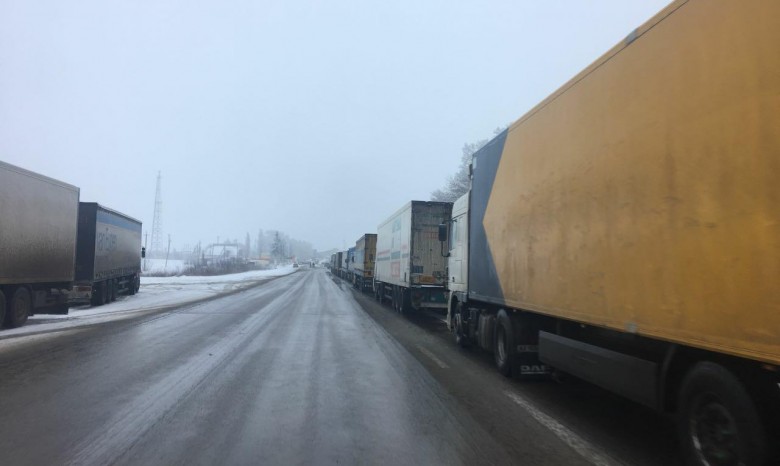 Россия не пропускает грузовики из Украины, на границе очереди