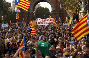 Протесты в Барселоне: ранены почти 100 человек