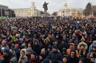 Сотни жителей Кемерово собрались у здания областной администрации