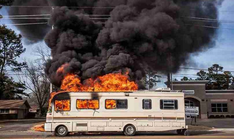 В Кемерово опять пожар: загорелся автобус с детьми