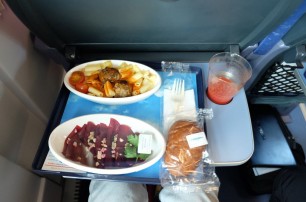 "Укрзализныця" запускает полноценное питание в ночных поездах