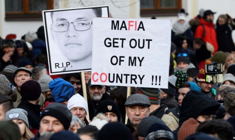 Словаки требуют отставки главы полиции из-за убийства журналиста