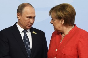 Меркель и Путин обсудили миротворцев в Донбассе