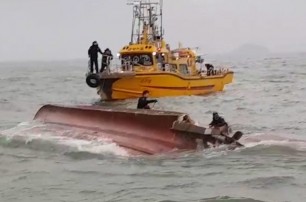У берегов Южной Кореи столкнулись два судна: есть жертвы