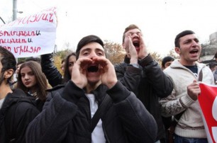В Ереване начались массовые акции протеста
