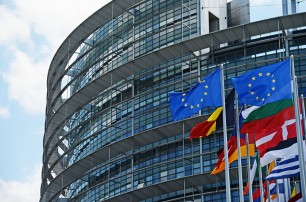 Еврокомиссия рекомендует начать переговоры о членстве Македонии и Албании в ЕС
