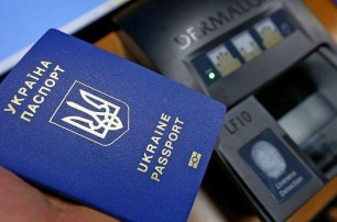 В Украине значительно уменьшилась очередь на получение загранпаспортов