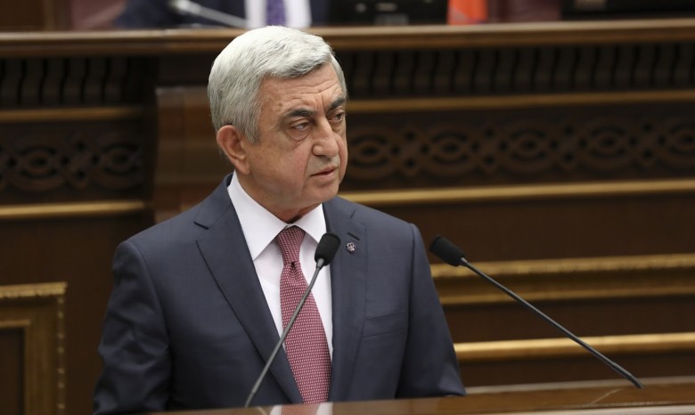 После массовых протестов премьер-министр Армении ушел в отставку