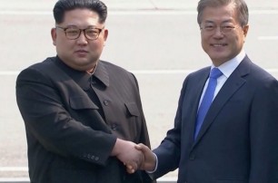 Историческая встреча: Лидеры двух Корей начали официальные переговоры
