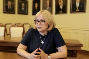 Минздрав опроверг информацию о восстановлении на должности Амосовой