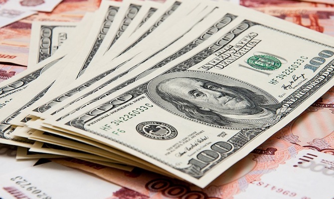 Кабмин спрогнозировал курс доллара в Украине до 2021 года