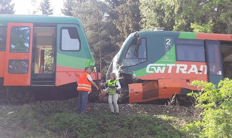 В Чехии столкнулись два пассажирских поезда, есть пострадавшие