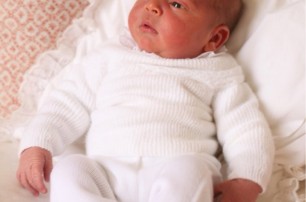 В сети появились фото новорожденного сына Кейт Миддлтон и принца Уильяма