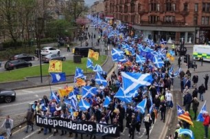 Шотландцы вышли на митинг с требованием отделиться от Великобритании