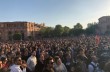 Несколько тысяч человек ожидают на главной площади Еревана выборы премьера Армении