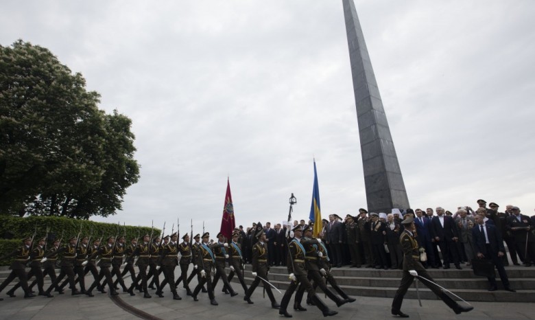Украинская армия вооружена наилучше за всю ее историю, Порошенко