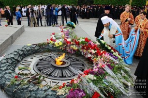 В Парке Славы Предстоятель УПЦ и сотни верующих молились о погибших в годы Второй мировой войны